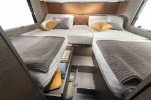 Interieur van de Adria Supersonic integraal camper
